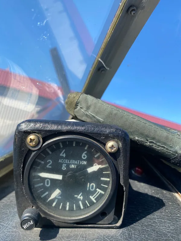 Yak-50 cockpit g-meter